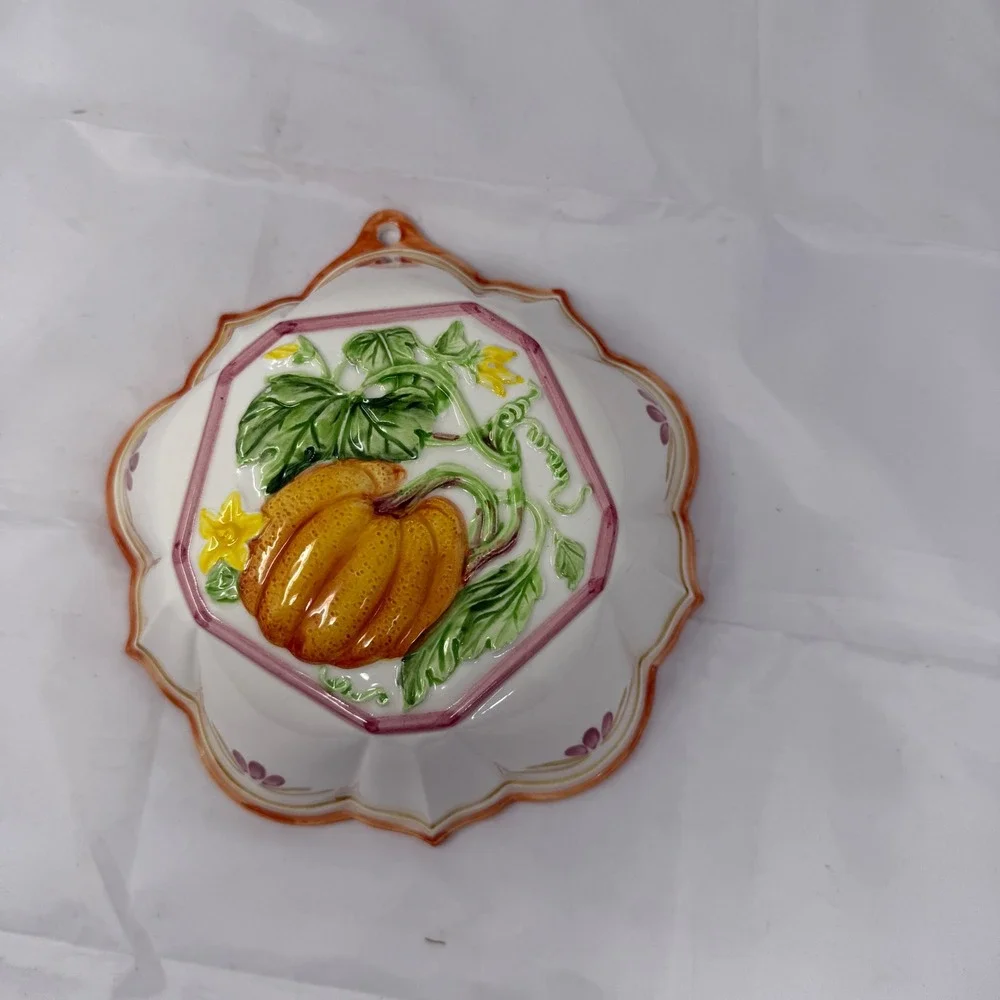 The Four Seasons Marguerite du Frais Pumpkin Ceramic Mould Japan 1990 Vintage